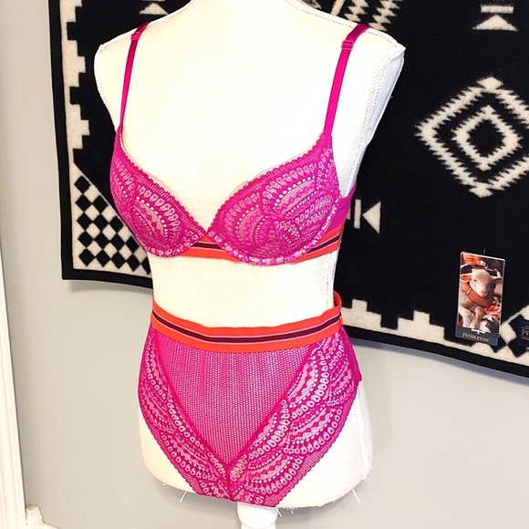 🥰GUC Victoria's Secret Very Sexy Lightly Lined Plunge & Hi-Waist Cheeky, 34B/SM - Picture 2 of 16